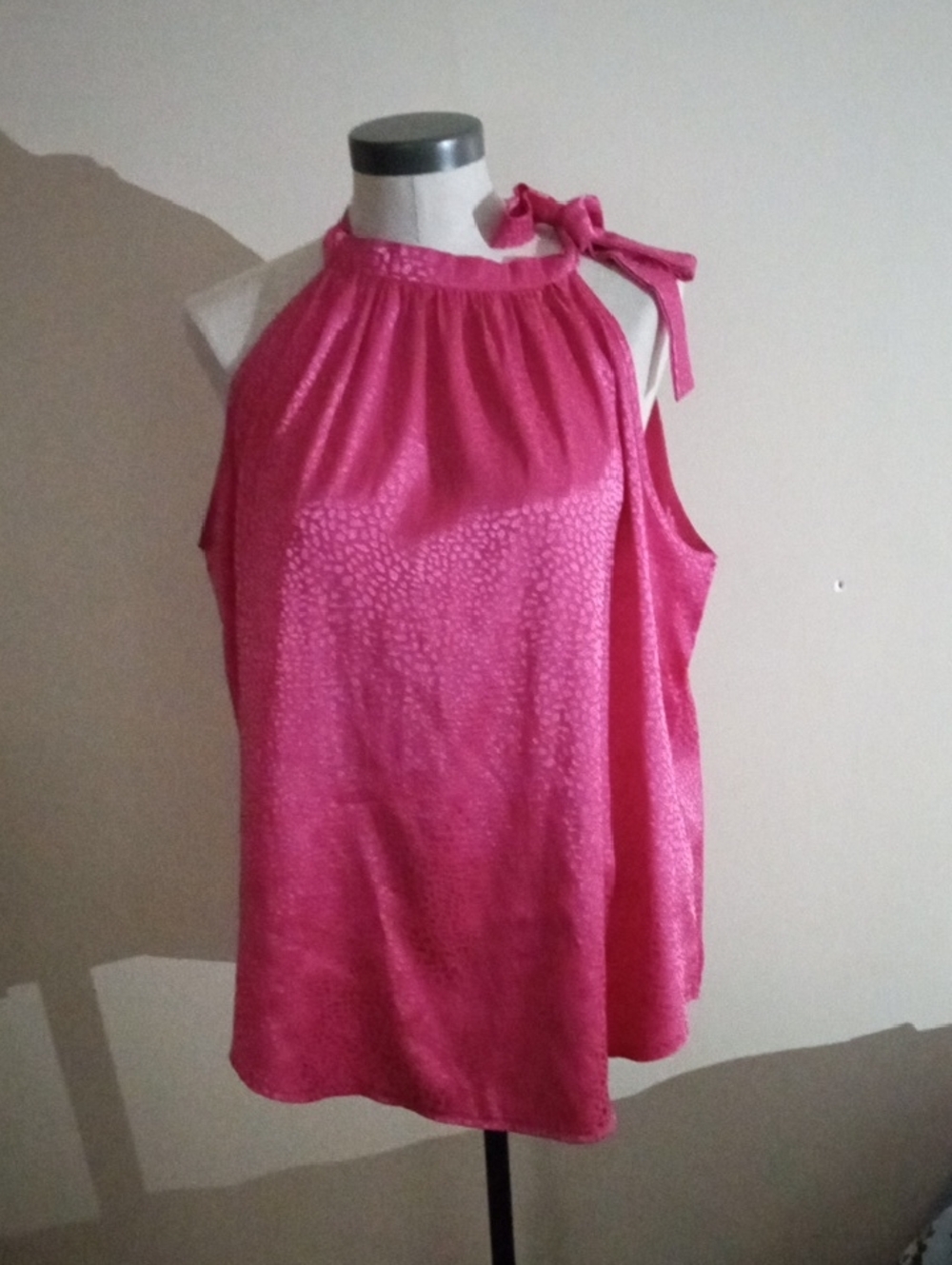 Tie-Neck Halter Camisole in Fuchsia Pink